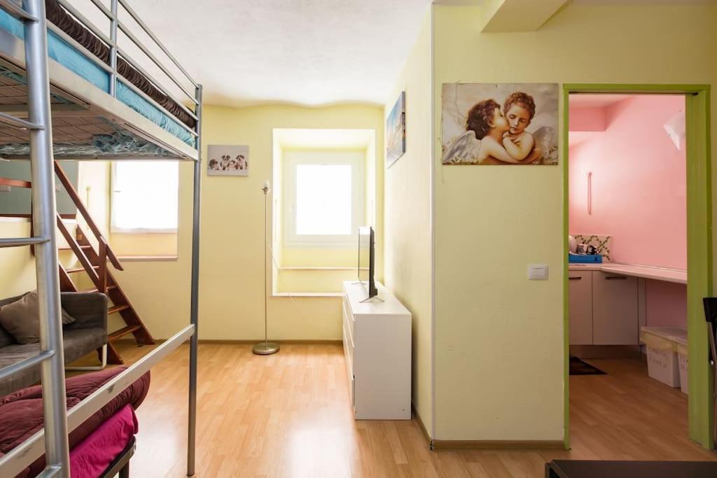 Naiadis Apartment *